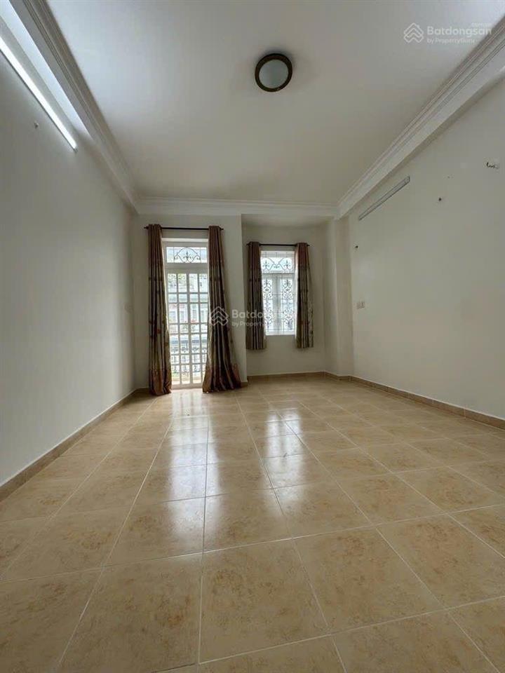 Mặt tiền đường kinh doanh  4 tầng  dt 4x16m nở hậu tài lộc  ngay chợ hạnh thông tây