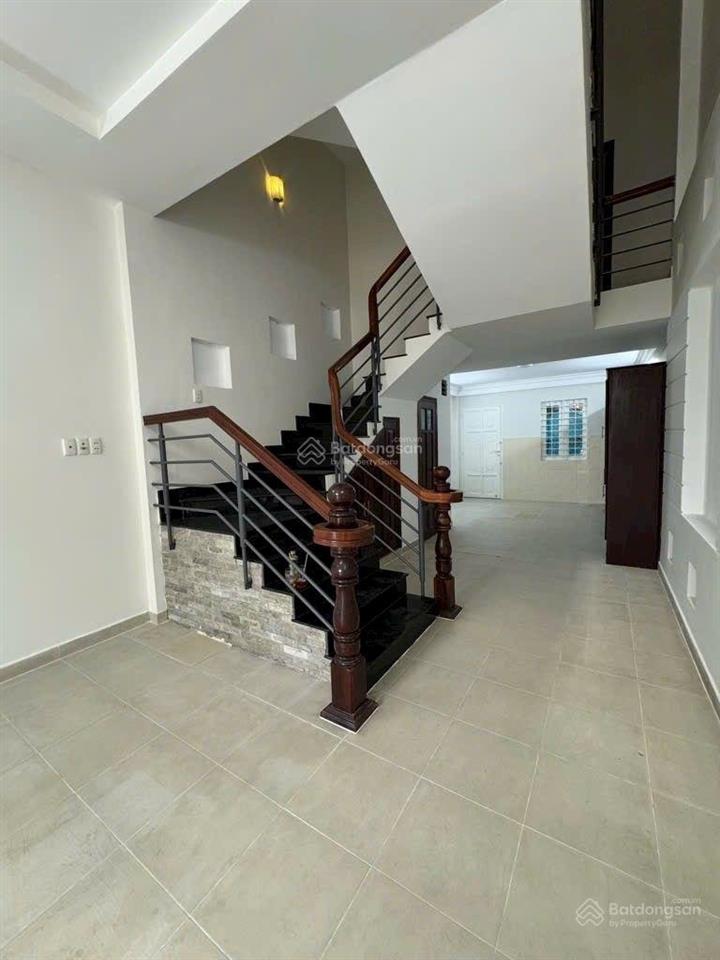 Mặt tiền đường kinh doanh  4 tầng  dt 4x16m nở hậu tài lộc  ngay chợ hạnh thông tây