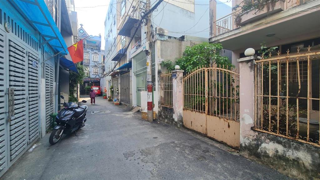 Nhà ngang 5m dài 15m  hẻm xe hơi thông  đường thống nhất phường 11 gò vấp