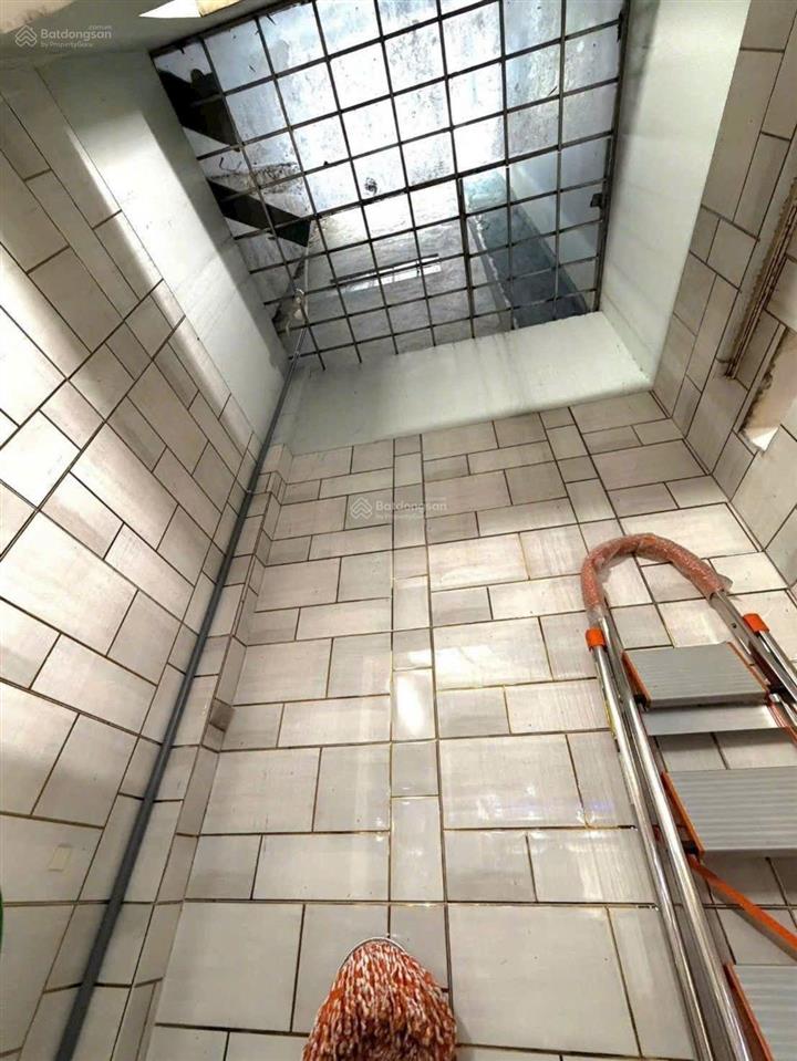 Giảm 300tr  nhà 4 tầng  dt 4x15m  hẻm 6m  đường số 21 quang trung phường 8