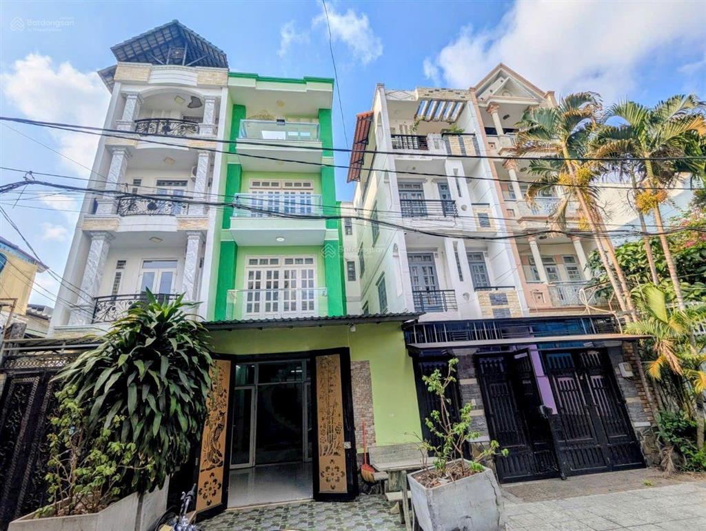 Giảm 600 triệu  chỉ còn 9,9 tỷ
nhà phố khu biệt thự làng hoa  dt 5m x 17m  4 tầng  đường 10m