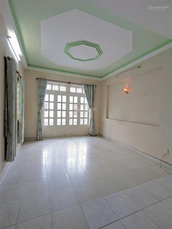 Giảm 600 triệu  chỉ còn 9,9 tỷ
nhà phố khu biệt thự làng hoa  dt 5m x 17m  4 tầng  đường 10m