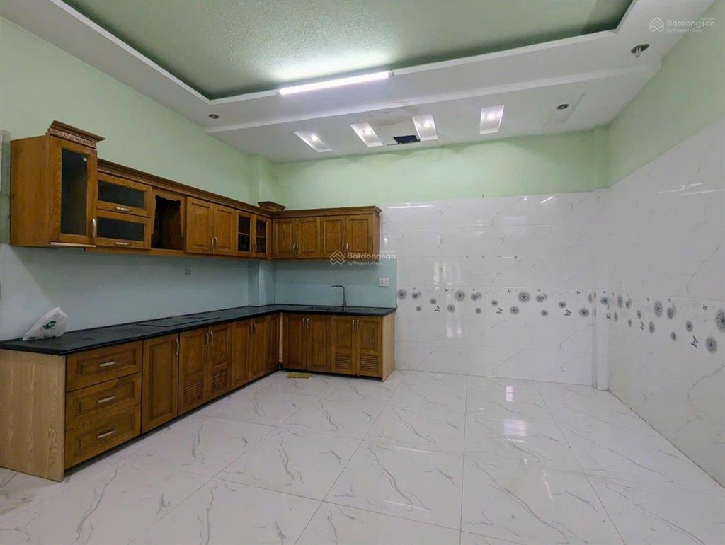 Giảm 600 triệu  chỉ còn 9,9 tỷ
nhà phố khu biệt thự làng hoa  dt 5m x 17m  4 tầng  đường 10m