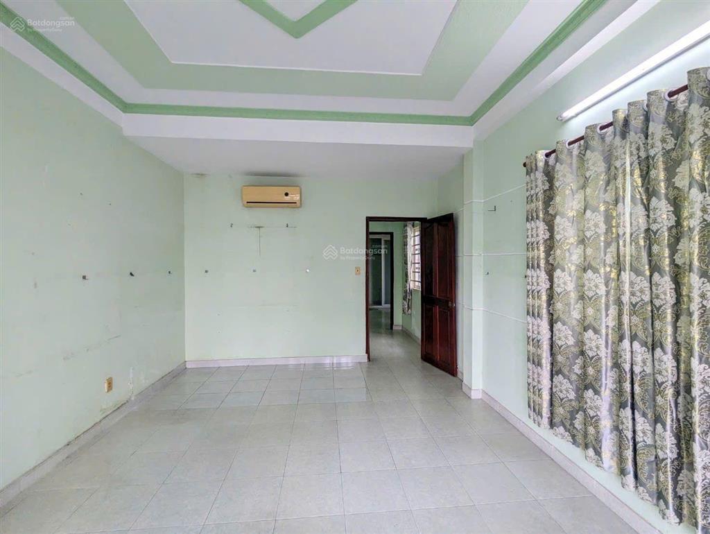 Giảm 600 triệu  chỉ còn 9,9 tỷ
nhà phố khu biệt thự làng hoa  dt 5m x 17m  4 tầng  đường 10m
