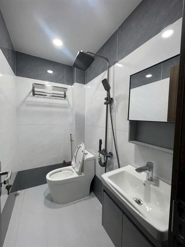 NHÀ MỚI ĐẸP – 92M² – 2 PHÒNG NGỦ MASTER – HẺM Ô TÔ NÉ NHAU
