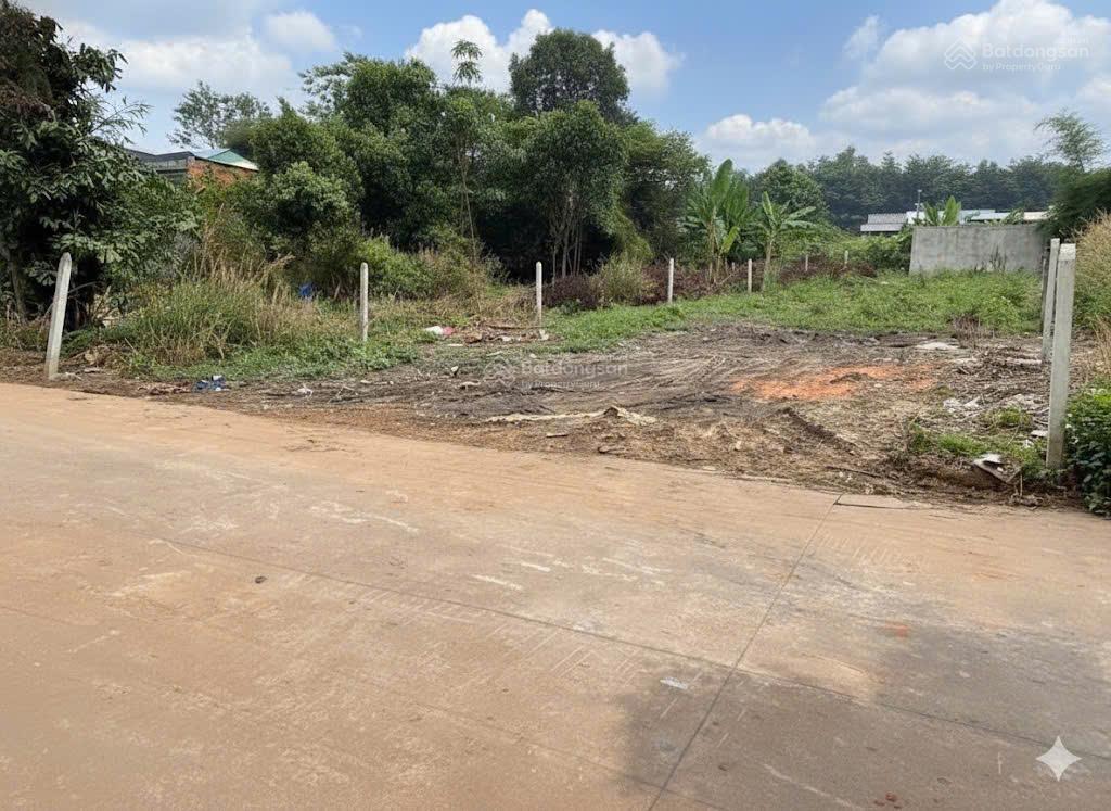 Thu hồi vốn bán 420m2+( 100tc ), bê tông 7m, ngay thcs nguyễn huệ chỉ 300m giá 820tr( bao phí )