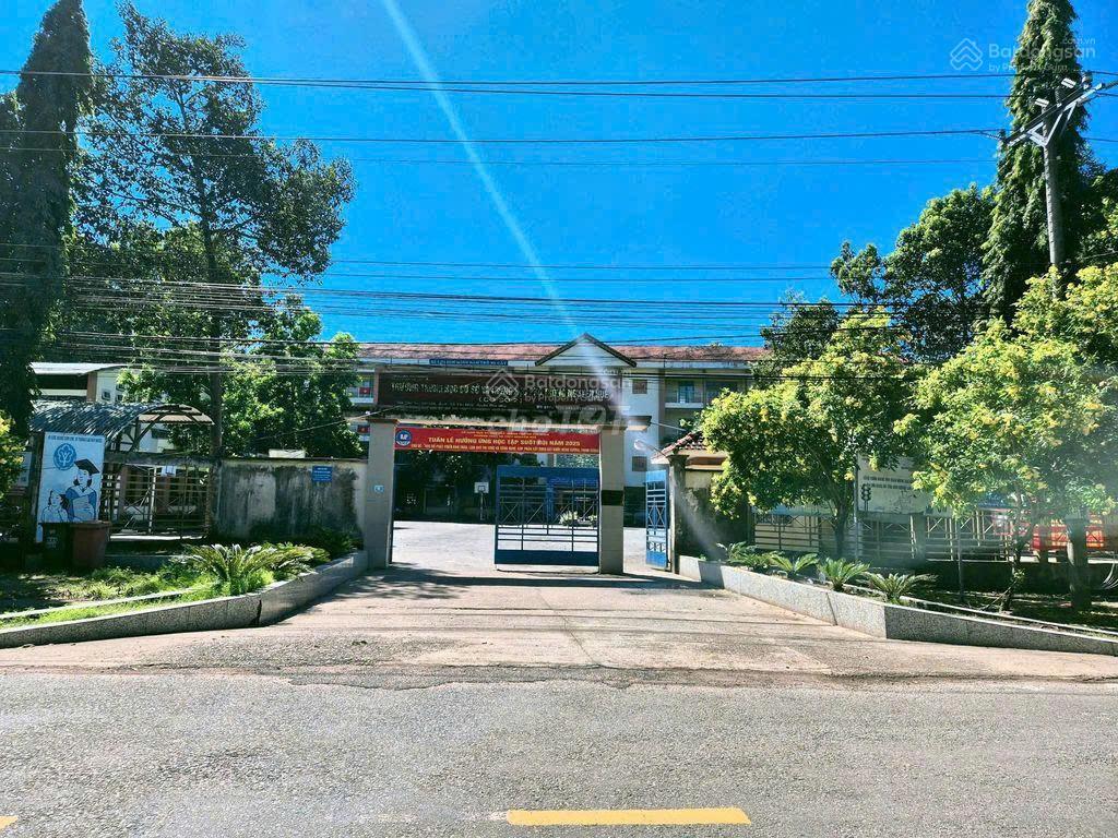 Thu hồi vốn bán 420m2+( 100tc ), bê tông 7m, ngay thcs nguyễn huệ chỉ 300m giá 820tr( bao phí )