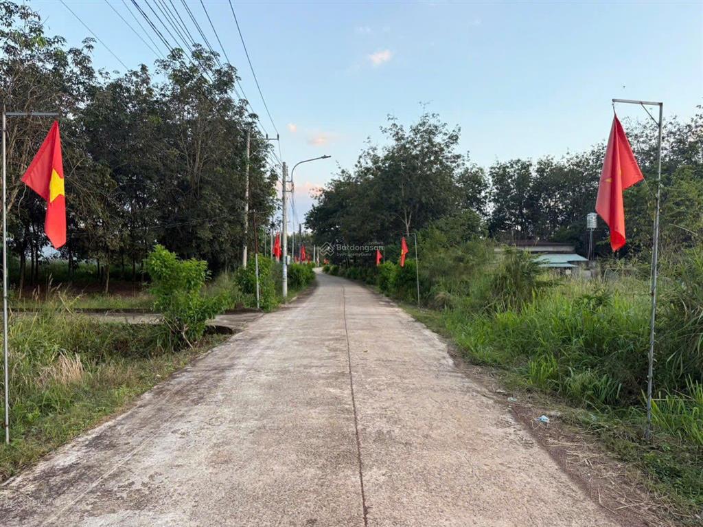 Thu hồi vốn bán 420m2+( 100tc ), bê tông 7m, ngay thcs nguyễn huệ chỉ 300m giá 820tr( bao phí )