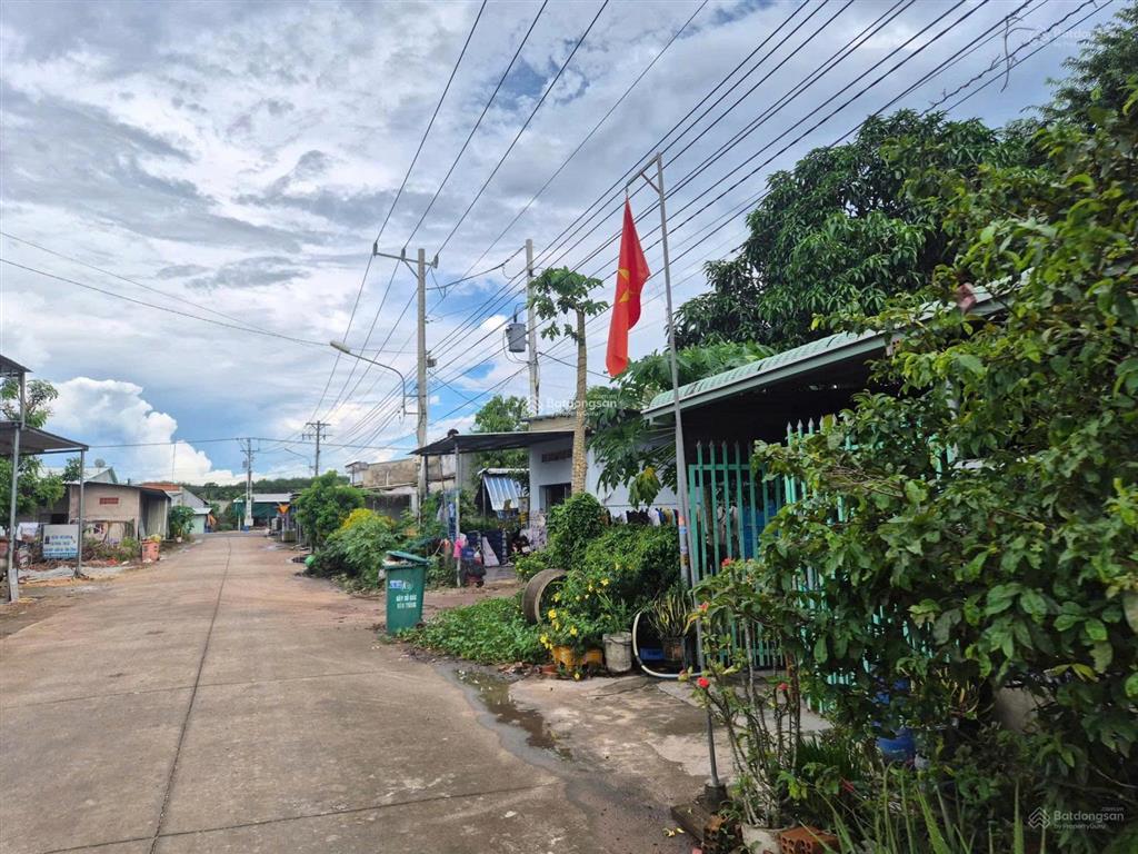 Cần bán ra 348m2 + 100m2 tc đất thuộc hcm, đường bê tông 7m, cách dh 507 đúng 150m. giá 690tr