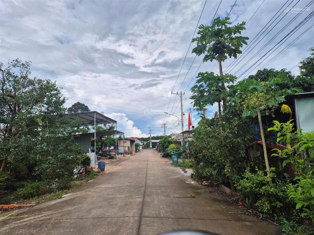 Cần bán ra 348m2 + 100m2 tc đất thuộc hcm, đường bê tông 7m, cách dh 507 đúng 150m. giá 690tr