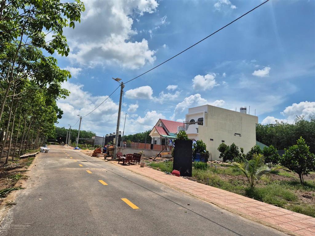 Đất thật  người thật  giá thật. 343.3m2 có 100m2 tc, hiện hữu nhựa 8m. dân cư đông đúc. giá 650tr