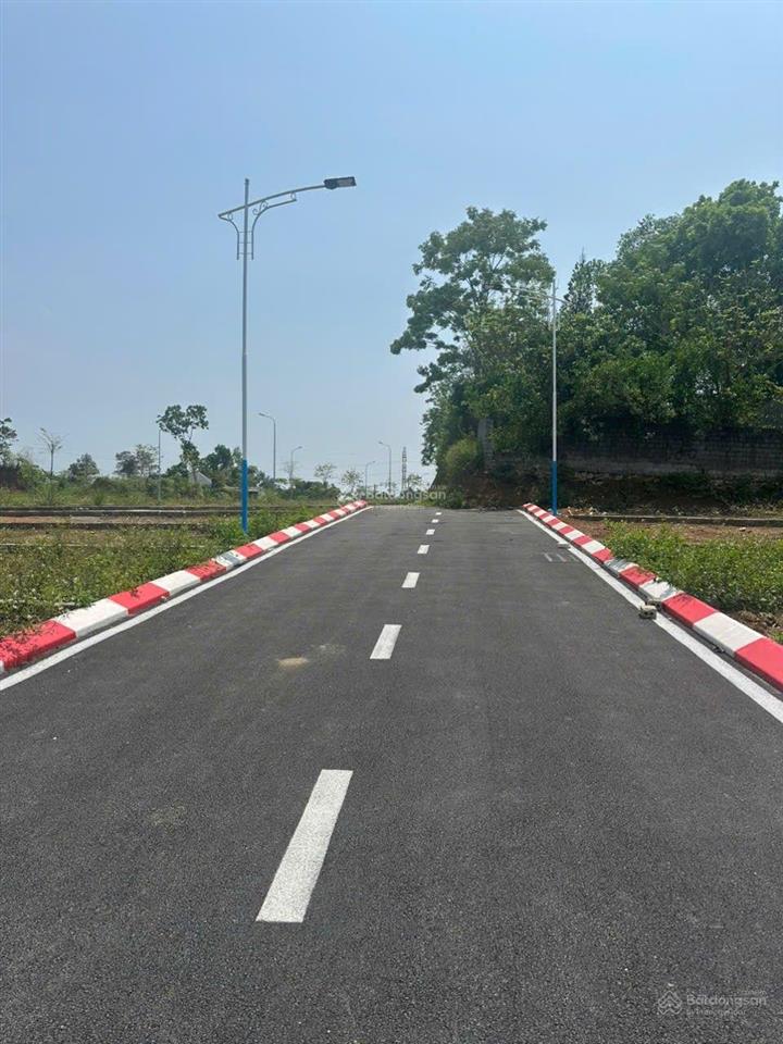 Chỉ hơn 2 tỷ sở hữu 125m 80tc sử dụng thực tế 172m làn 2 đường đôi 200m ra cổng khu công nghiệp phú