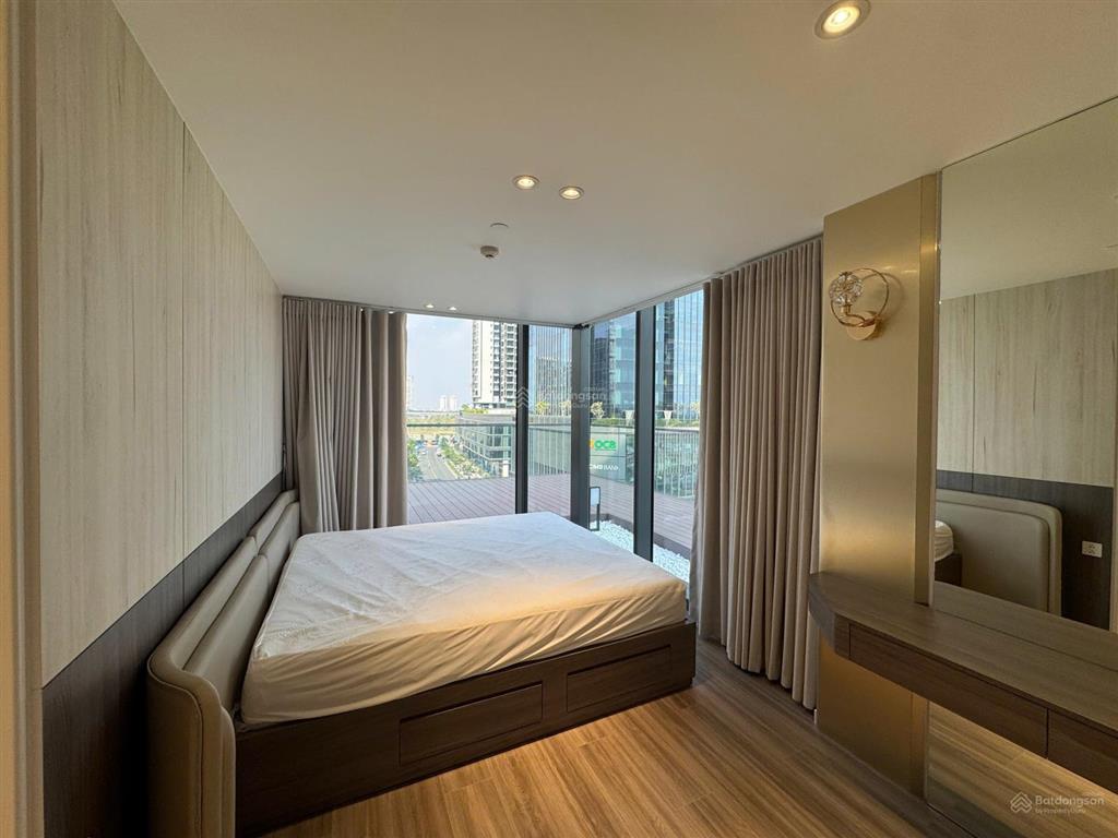 The opera  metropole cho thuê căn loft 3pn sân vườn  view city, cầu ba son