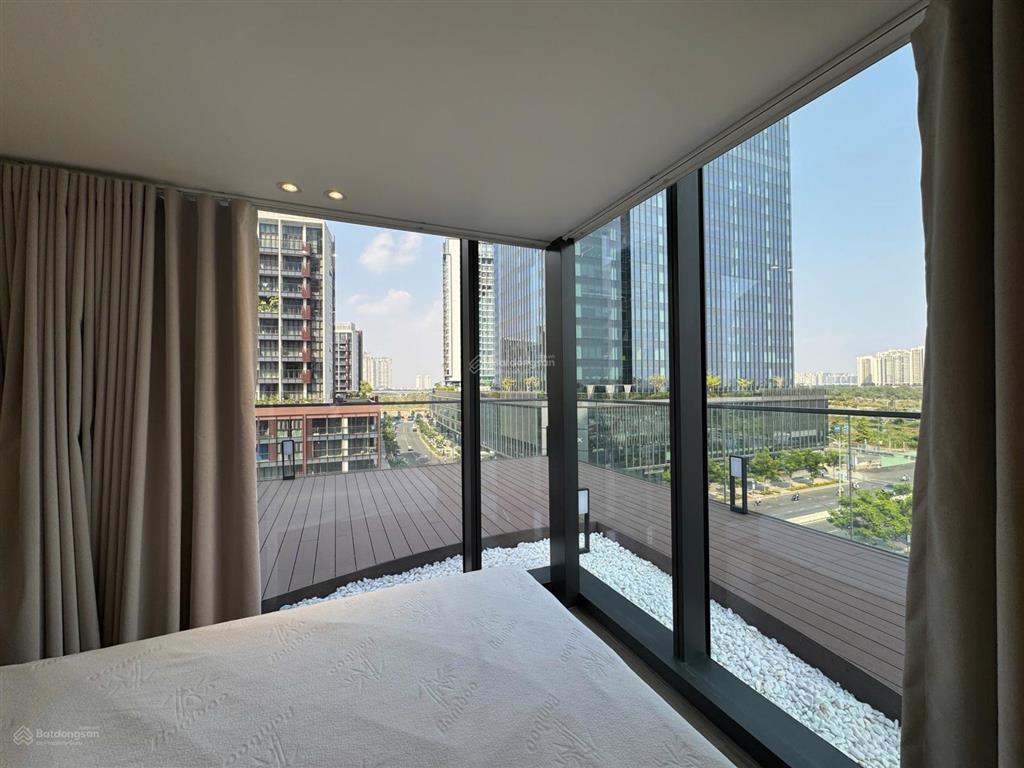 The opera  metropole cho thuê căn loft 3pn sân vườn  view city, cầu ba son