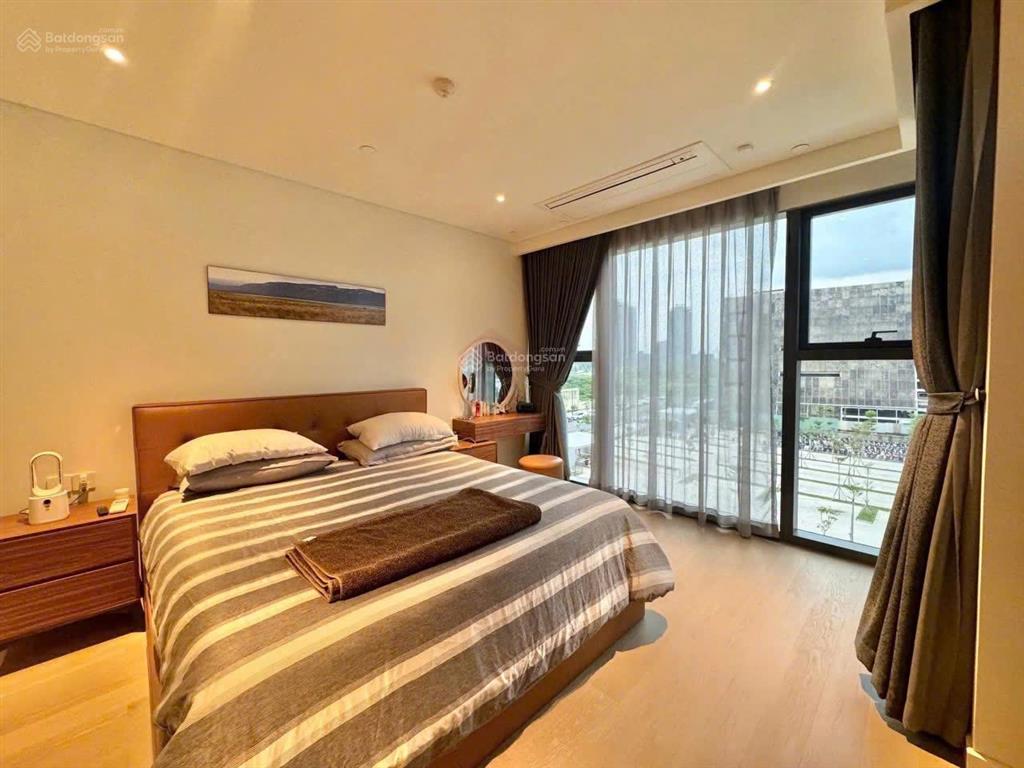 The opera  metropole bán căn hộ 3pn  đã có sổ  view quận 1 thoáng