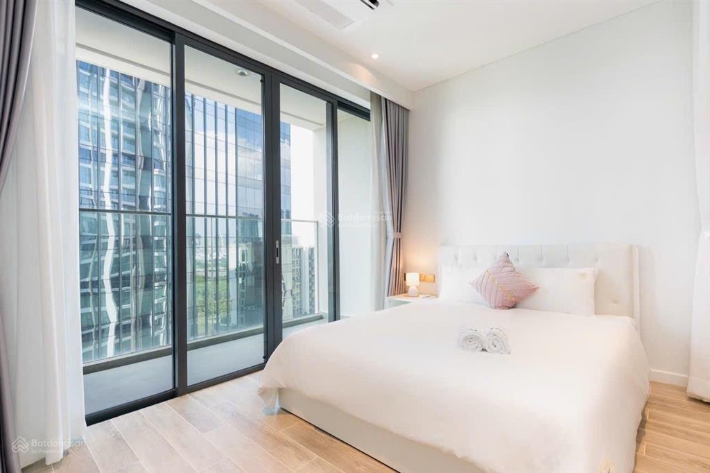 The crest  metropole bán căn studio  full nội thất  view nội khu thoáng