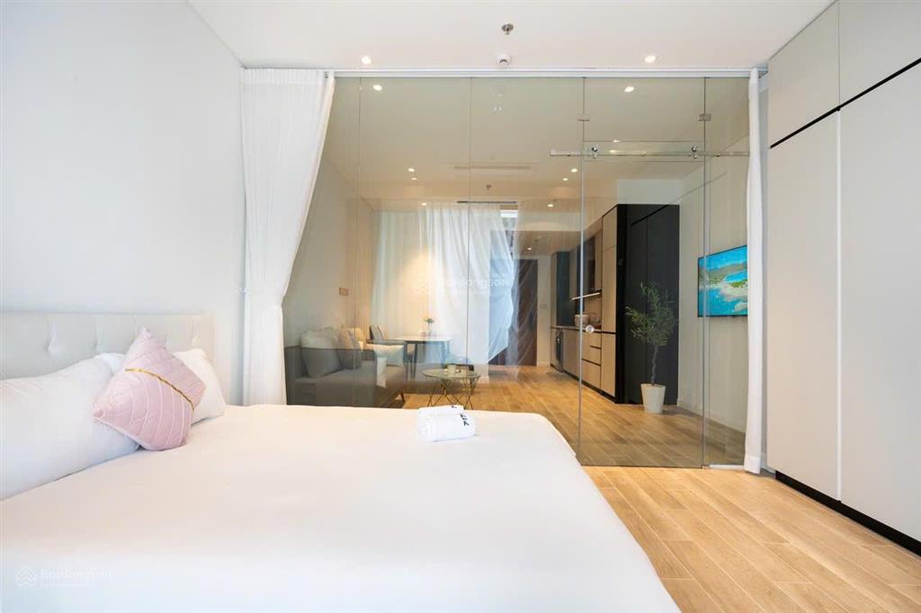 The crest  metropole bán căn studio  full nội thất  view nội khu thoáng