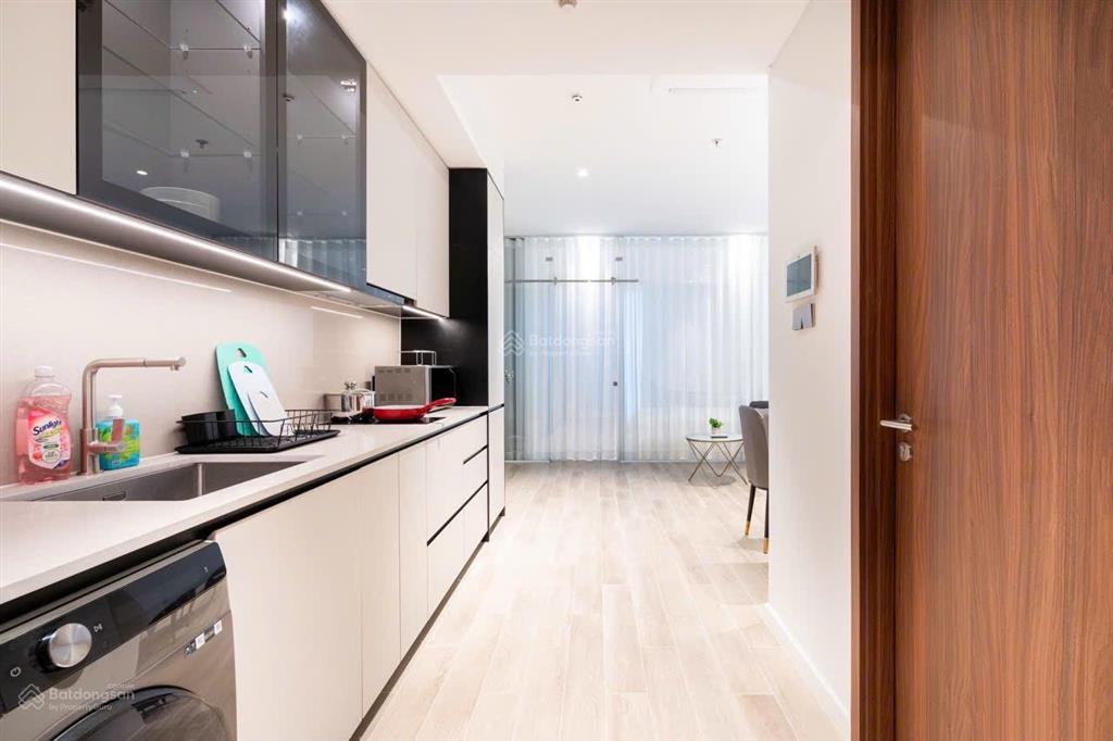 The crest  metropole bán căn studio  full nội thất  view nội khu thoáng