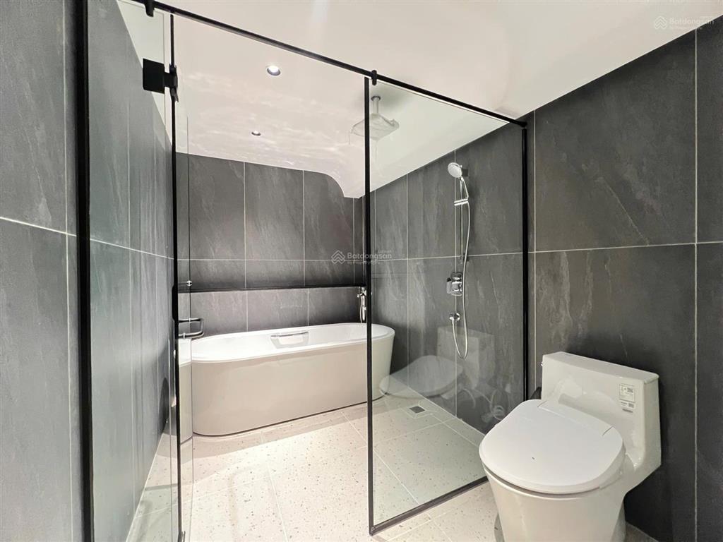 The opera  metropole cho thuê căn loft 2 phòng ngủ sân vườn riêng  view sông, cầu bason
