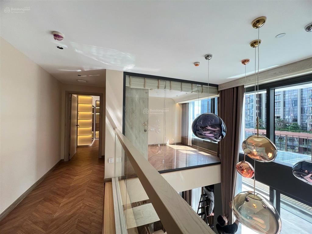 The opera  metropole cho thuê căn loft 2 phòng ngủ sân vườn riêng  view sông, cầu bason
