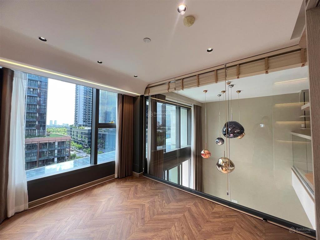 The opera  metropole cho thuê căn loft 2 phòng ngủ sân vườn riêng  view sông, cầu bason