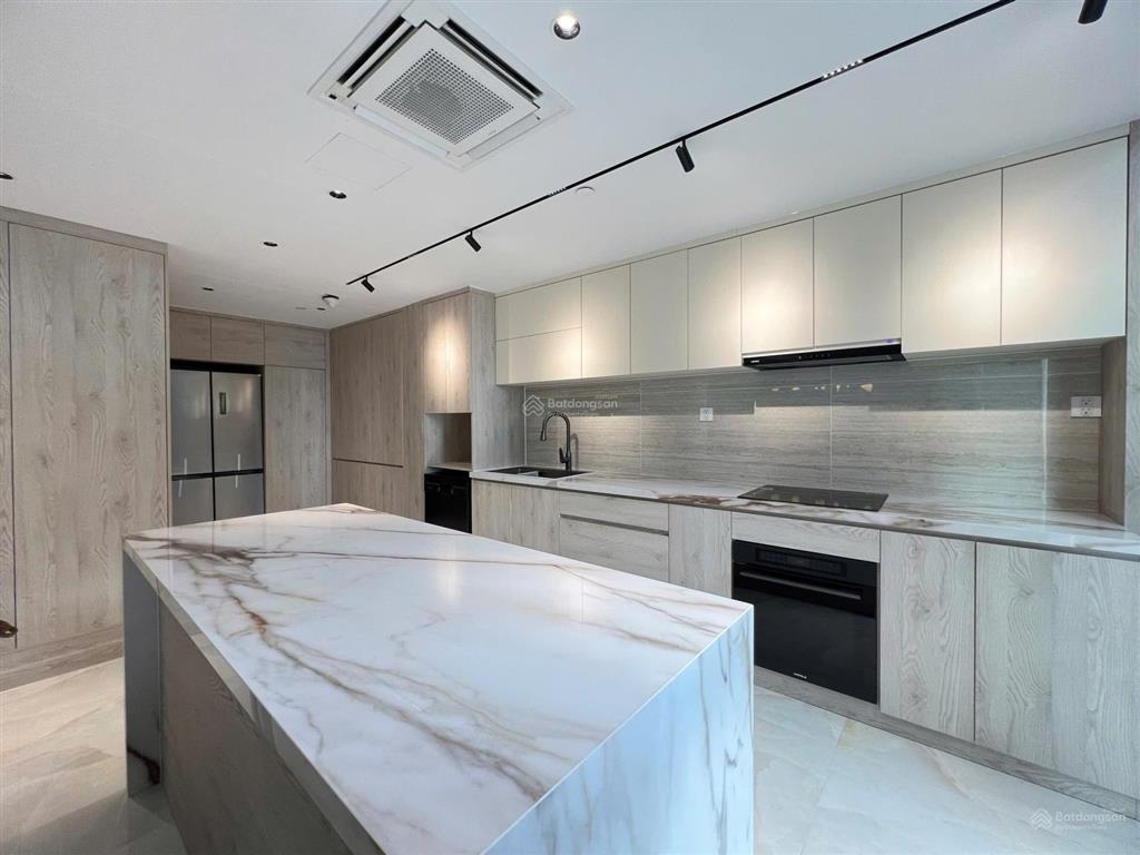 The opera  metropole cho thuê căn loft 2 phòng ngủ sân vườn riêng  view sông, cầu bason