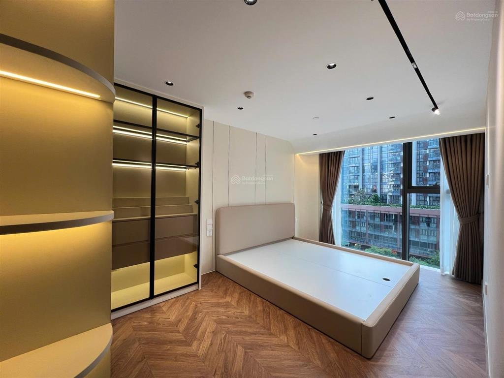 The opera  metropole cho thuê căn loft 2 phòng ngủ sân vườn riêng  view sông, cầu bason