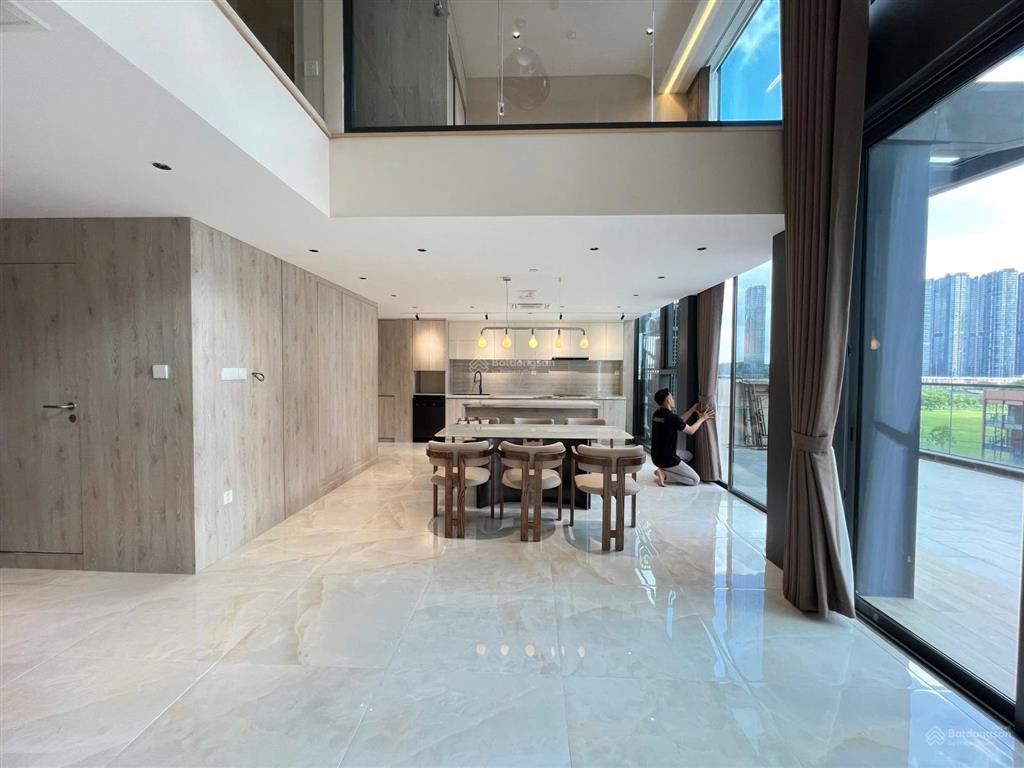 The opera  metropole cho thuê căn loft 2 phòng ngủ sân vườn riêng  view sông, cầu bason