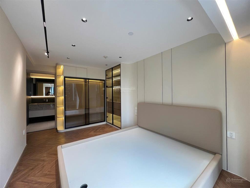 The opera  metropole cho thuê căn loft 2 phòng ngủ sân vườn riêng  view sông, cầu bason