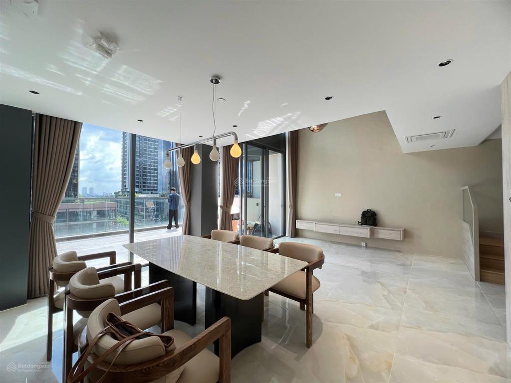 The opera  metropole cho thuê căn loft 2 phòng ngủ sân vườn riêng  view sông, cầu bason