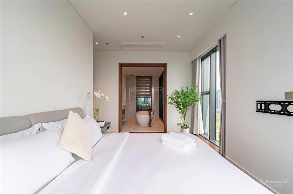The crest  metropole cho thuê căn hộ 2pn  full nội thất  view city, landmark 81 thoáng