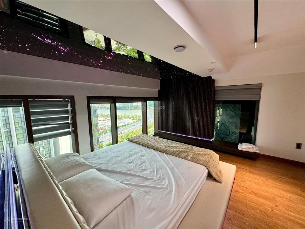 The galleria  metropole bán căn loft 3pn  đã có sổ  view sông, cầu bason thoáng