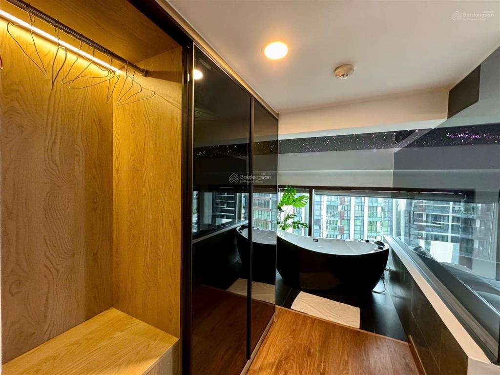 The galleria  metropole bán căn loft 3pn  đã có sổ  view sông, cầu bason thoáng