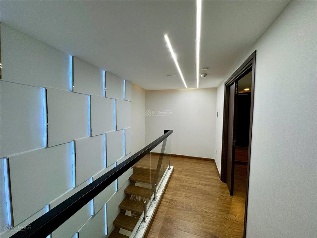 The galleria  metropole bán căn loft 3pn  đã có sổ  view sông, cầu bason thoáng