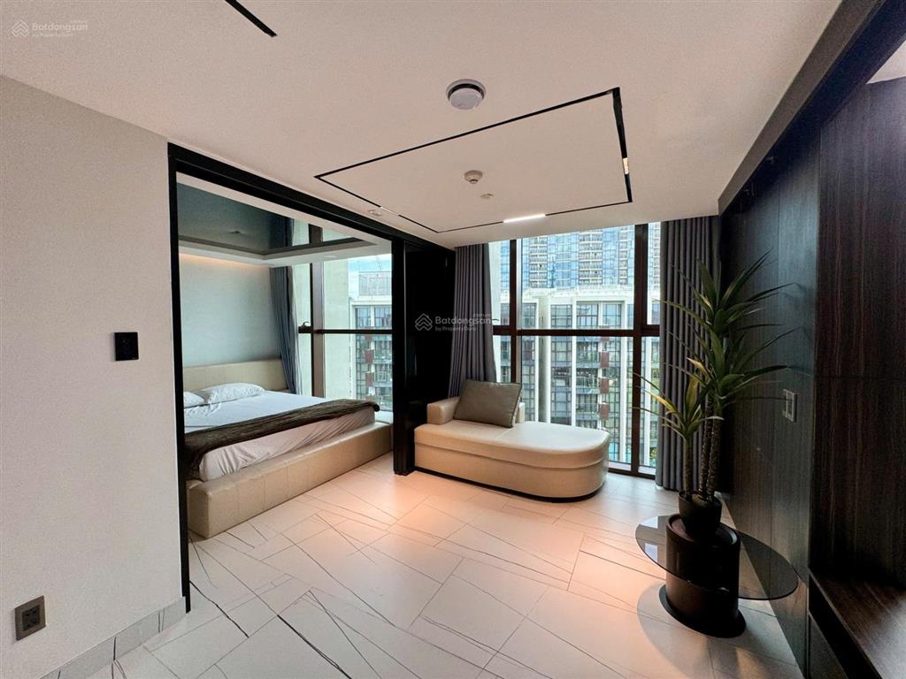 The galleria  metropole bán căn loft 3pn  đã có sổ  view sông, cầu bason thoáng