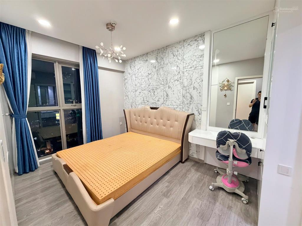 Cho thuê căn 3pn trục đẹp masteri millennium  full nội thất  view pháo hoa, quận 1