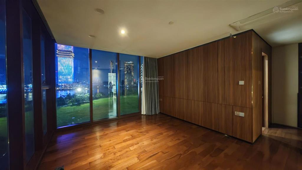 The galleria metropole cho thuê căn góc 4pn  view trực diện sông, cầu ba son, quận 1