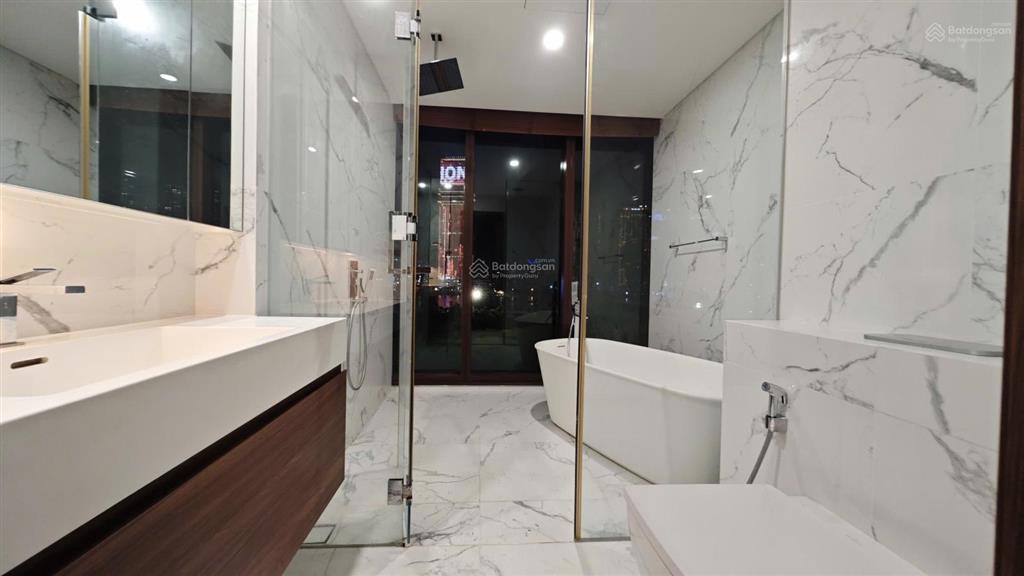 The galleria metropole cho thuê căn góc 4pn  view trực diện sông, cầu ba son, quận 1