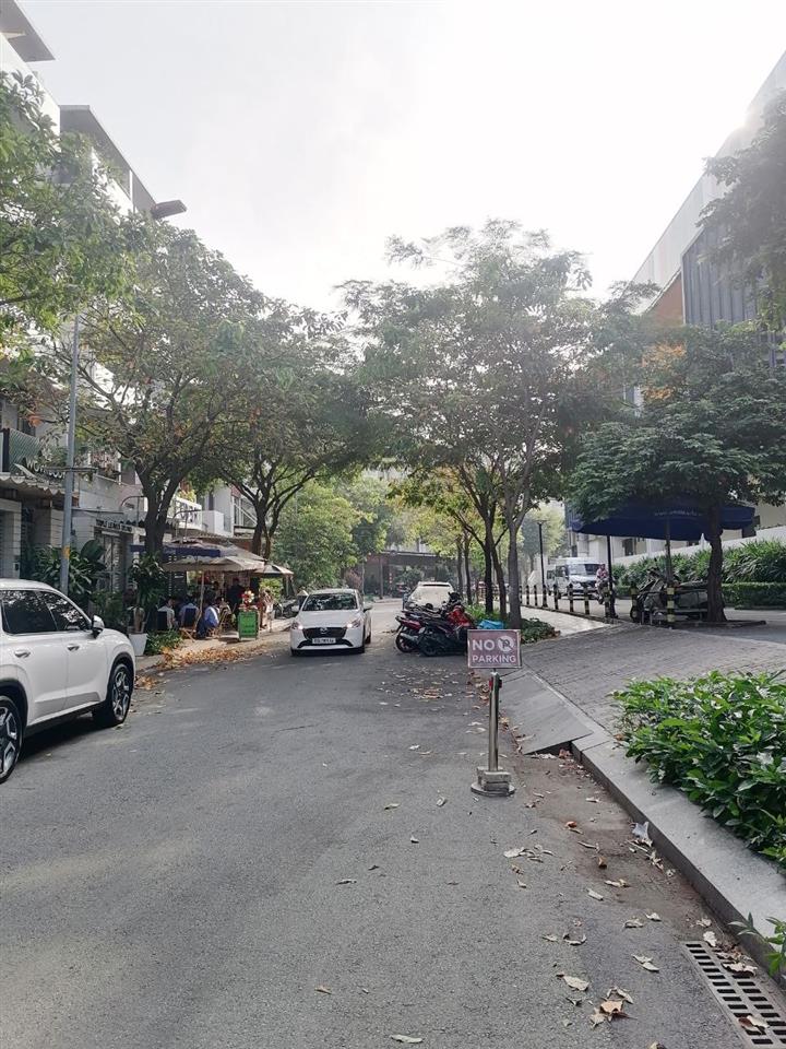 Nhà 5 tầng kđt vạn phúc, thủ đức, giá chỉ 17tỷ9