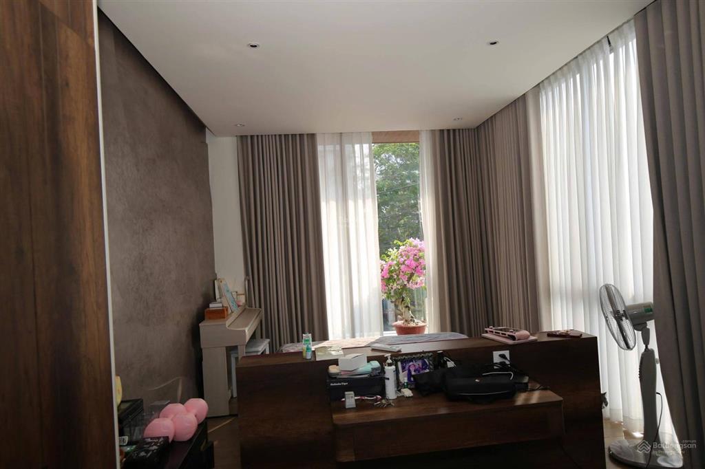 Biệt thự khu bên sông hiệp bình chánh, 233.5m2, có hồ bơi riêng, nhà đẹp, giá tốt
