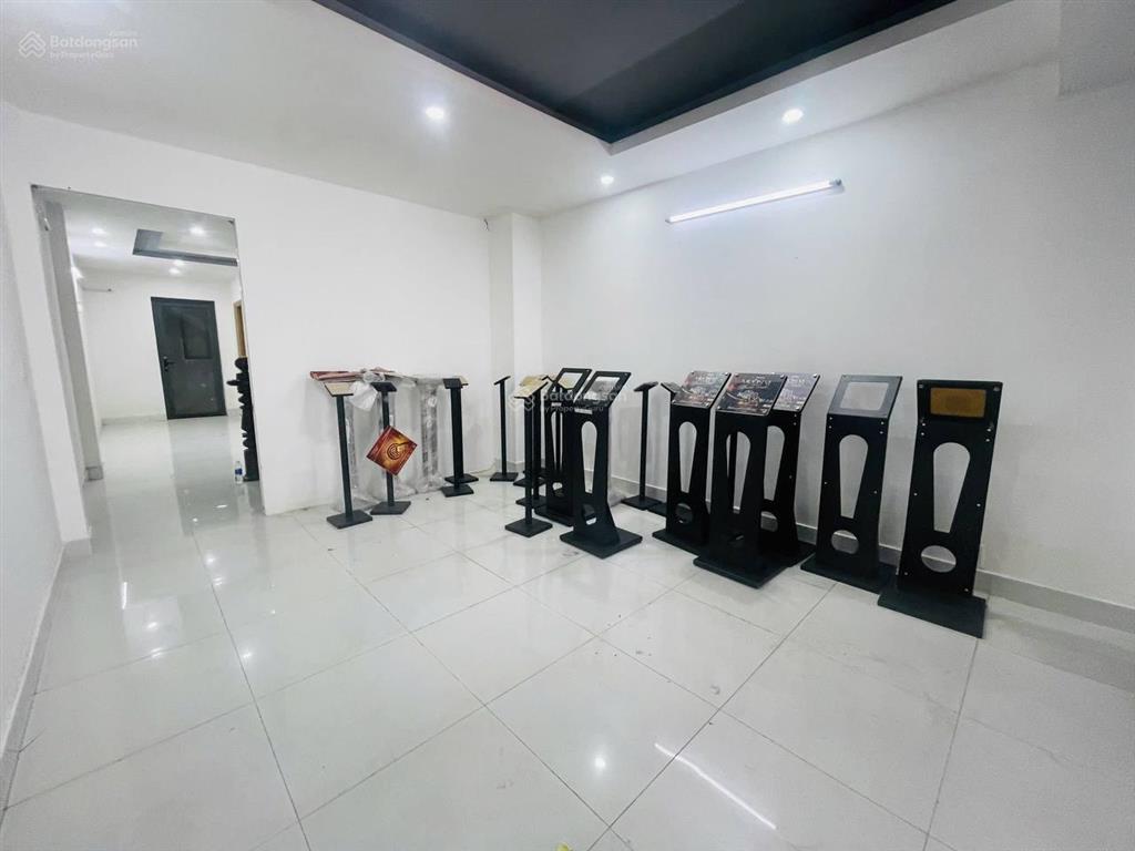 Nhà 3 tầng  mặt tiền phạm văn đồng  giá tốt