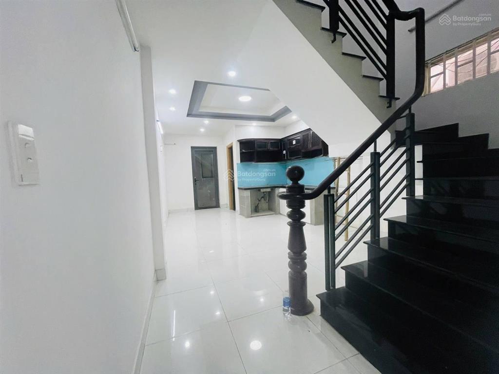 Nhà 3 tầng  mặt tiền phạm văn đồng  giá tốt