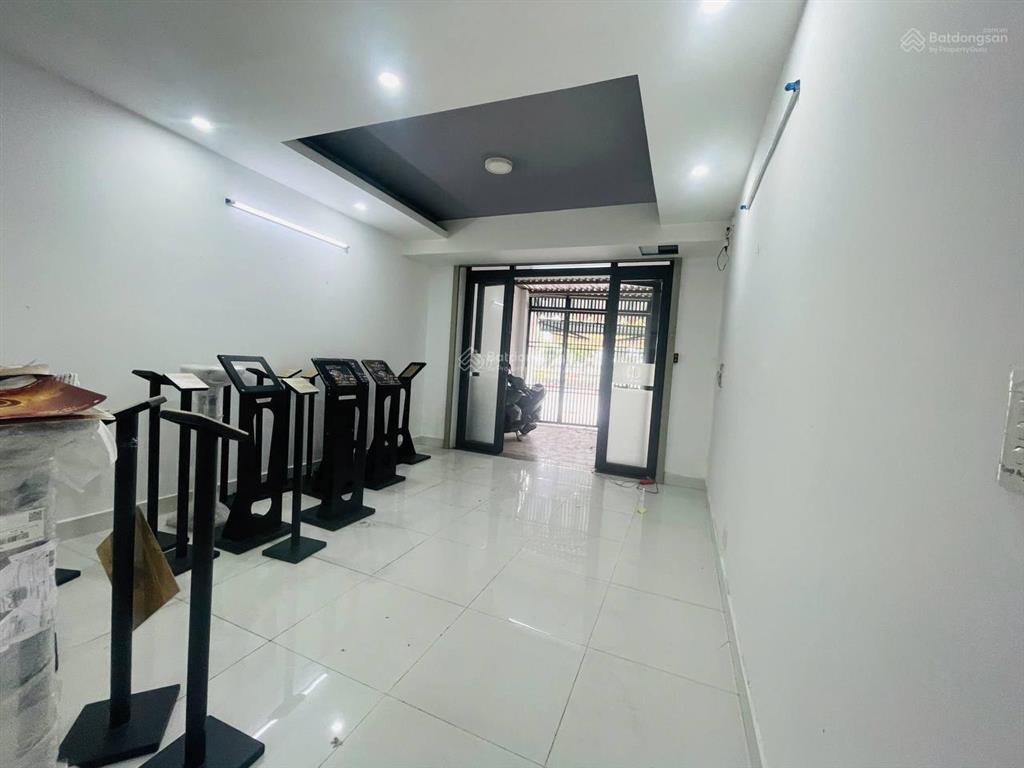 Nhà 3 tầng  mặt tiền phạm văn đồng  giá tốt
