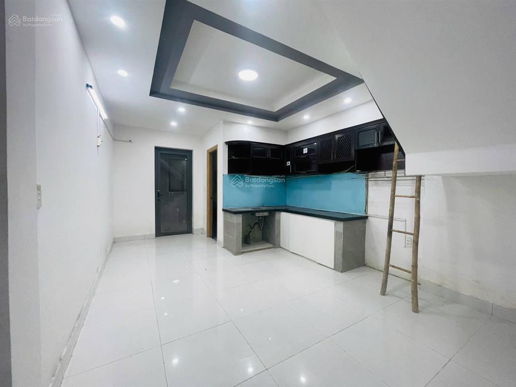 Nhà 3 tầng  mặt tiền phạm văn đồng  giá tốt