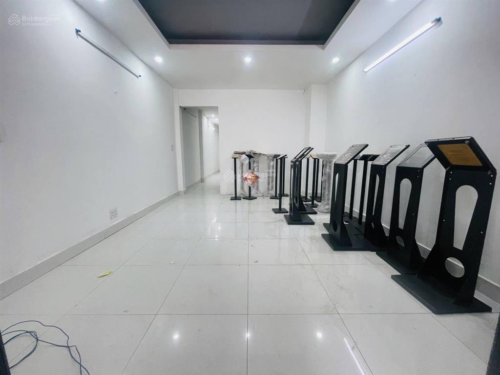 Nhà 3 tầng  mặt tiền phạm văn đồng  giá tốt