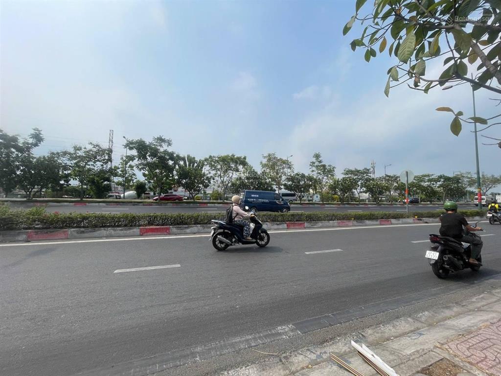 Nhà 3 tầng  mặt tiền phạm văn đồng  giá tốt