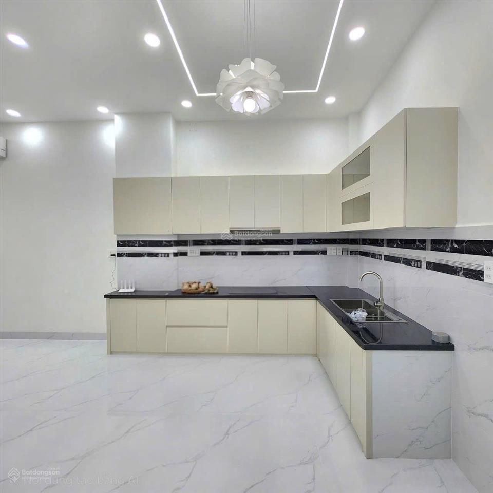 Cần bán gấp nhà 3 tầng gần vinhome q.9 giá chỉ 5tỷ tl