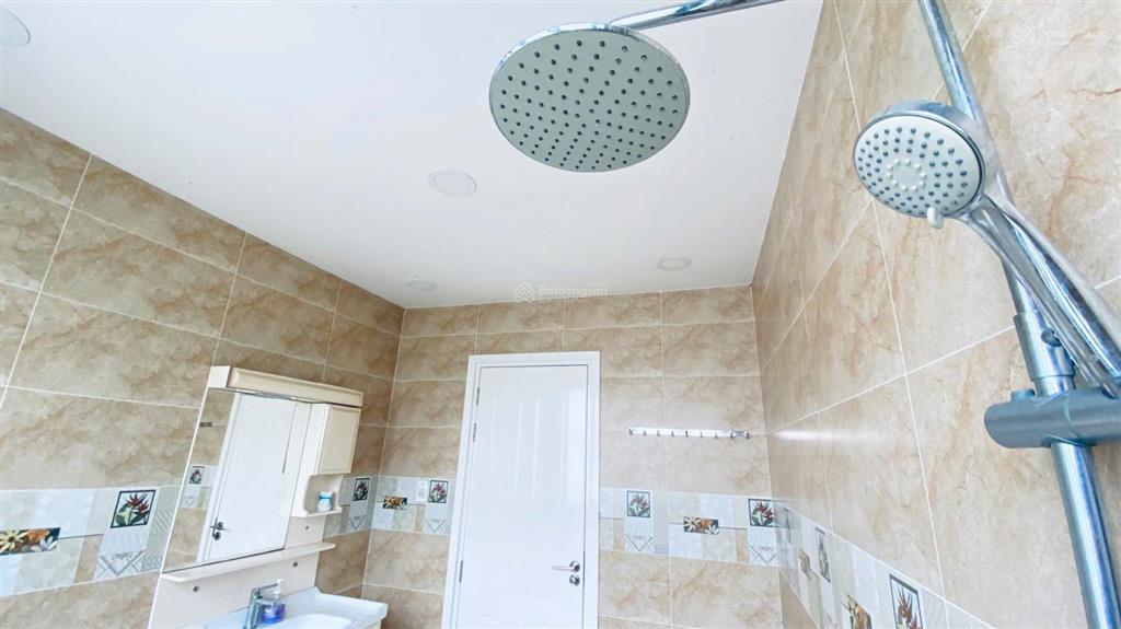 Giảm mạnh 1,5 tỷ bán nhanh căn nhà kdc ven sông gần cầu vượt bình phước, đang sẵn dòng tiền 22tr/th