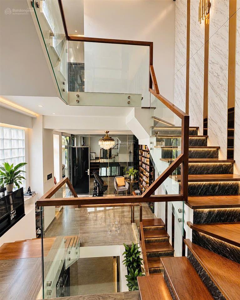 Cần bán căn biệt thự sân vườn hơn 130m2 siêu đẹp kdc vạn xuân giá chỉ 10 tỷ ***