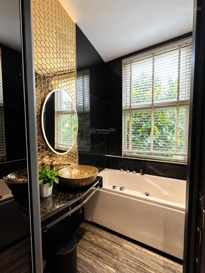 Cần bán căn biệt thự sân vườn hơn 130m2 siêu đẹp kdc vạn xuân giá chỉ 10 tỷ ***
